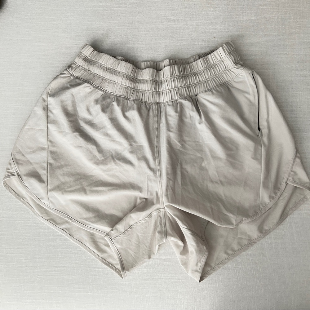 CRZ YOGA. Workout Shorts. Off white. Size M